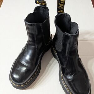 Doc Martens 2976 SMOOTH LEATHER PLATFORM CHELSEA BLACK BOOTS W 9; M 8